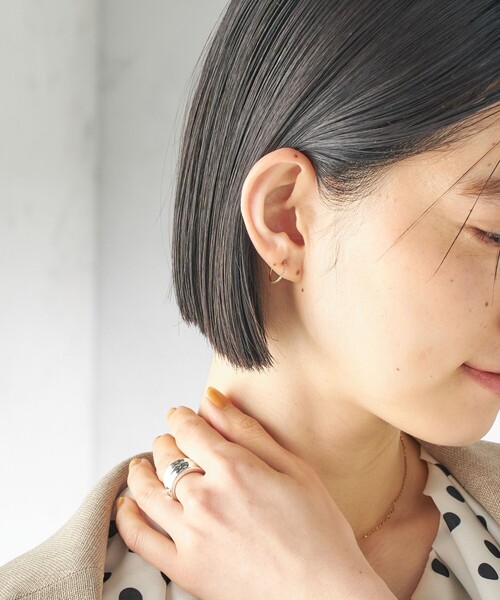SHIPS（シップス）の「ステンレス ジルコニア ミニ フープ ピアス（ピアス（両耳用）・レディース・ゴールド/シルバー・ONE SIZE）」の2枚目の写真