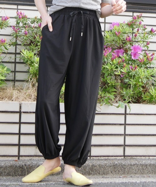 DISKEEN SURE(ディスキーンシュアー)の「さらっと清涼感抜群!きれいめバルーンワイドパンツ(その他パンツ・レディース・ブラック/ベージュ/アイボリー/ブルー・FREE)」の1枚目の写真
