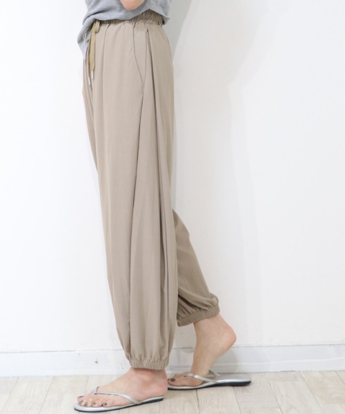 DISKEEN SURE(ディスキーンシュアー)の「さらっと清涼感抜群!きれいめバルーンワイドパンツ(その他パンツ・レディース・ブラック/ベージュ/アイボリー/ブルー・FREE)」の8枚目の写真
