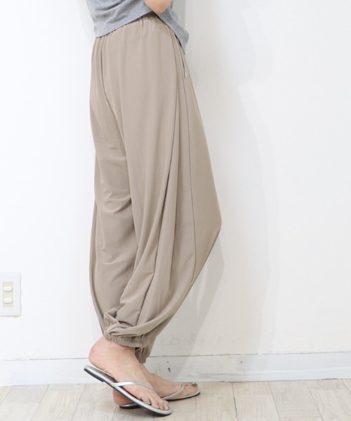 DISKEEN SURE(ディスキーンシュアー)の「さらっと清涼感抜群!きれいめバルーンワイドパンツ(その他パンツ・レディース・ブラック/ベージュ/アイボリー/ブルー・FREE)」の10枚目の写真