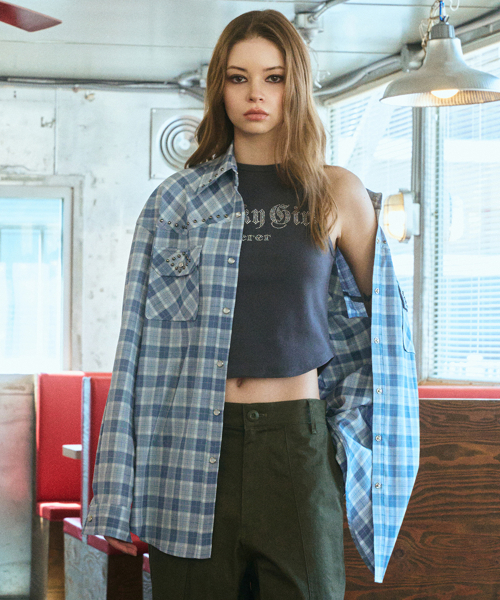 ERER(エルエル)の「Oversized Sheer Studded Check Shirt Blue(シャツ/ブラウス・レディース・ブルー・F)」の3枚目の写真