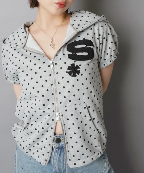 SPINNS(スピンズ)の「ドット柄半袖ジップパーカー/韓国ガーリー(パーカー・レディース・ネイビー/グレー/ブラック/ブラウン・ONESIZE)」の1枚目の写真