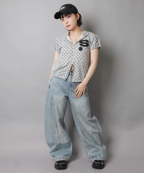 SPINNS(スピンズ)の「ドット柄半袖ジップパーカー/韓国ガーリー(パーカー・レディース・ネイビー/グレー/ブラック/ブラウン・ONESIZE)」の11枚目の写真