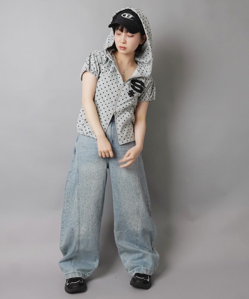 SPINNS(スピンズ)の「ドット柄半袖ジップパーカー/韓国ガーリー(パーカー・レディース・ネイビー/グレー/ブラック/ブラウン・ONESIZE)」の10枚目の写真