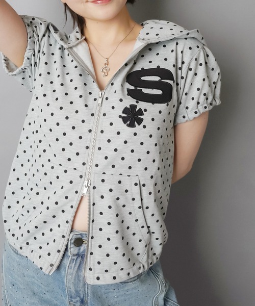 SPINNS(スピンズ)の「ドット柄半袖ジップパーカー/韓国ガーリー(パーカー・レディース・ネイビー/グレー/ブラック/ブラウン・ONESIZE)」の13枚目の写真