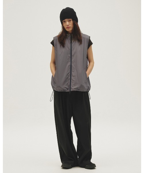 TODAYFUL(トゥデイフル)の「Standcollar Zip Vest(ベスト・レディース・ブラック/ライトグレー・FREE)」の4枚目の写真