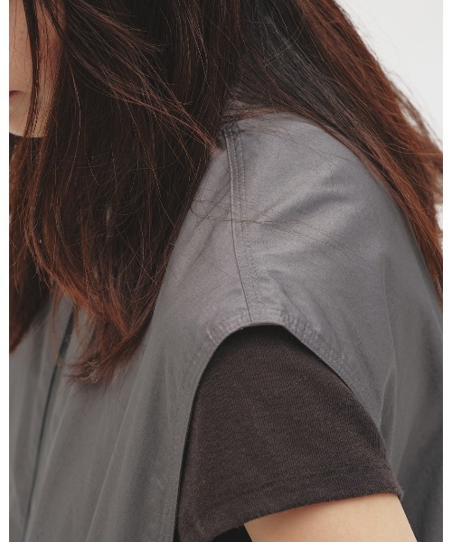 TODAYFUL(トゥデイフル)の「Standcollar Zip Vest(ベスト・レディース・ブラック/ライトグレー・FREE)」の5枚目の写真