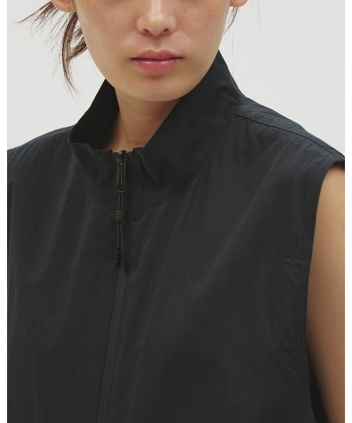 TODAYFUL(トゥデイフル)の「Standcollar Zip Vest(ベスト・レディース・ブラック/ライトグレー・FREE)」の7枚目の写真
