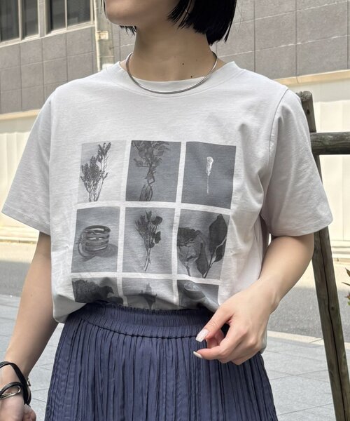 Jena espace merveilleux(ジェナ エスパスメルヴェイユ)の「マルチプリントT(Tシャツ/カットソー・レディース・ベージュ/オフホワイト/ライトグレー・FREE)」の2枚目の写真