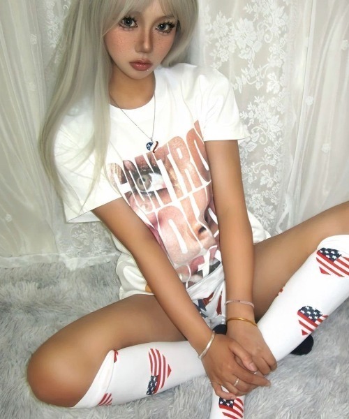 ViViDAY(ビビデー)の「顔in英字プリントtシャツ(Tシャツ/カットソー・レディース・ホワイト/ブラック・M)」の3枚目の写真