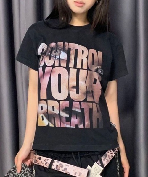 ViViDAY(ビビデー)の「顔in英字プリントtシャツ(Tシャツ/カットソー・レディース・ホワイト/ブラック・M)」の12枚目の写真