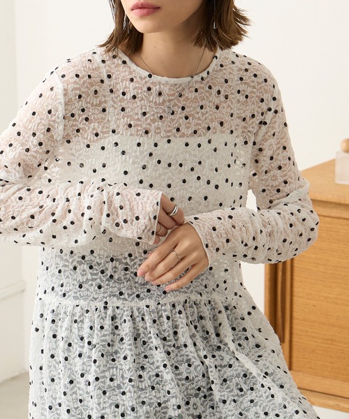 MONO-MART(モノマート)の「着映えレイヤード|総レース アソート ペプラムプルオーバー(Tシャツ/カットソー・レディース・ホワイト系/ブラック/オフホワイト/ピンク系/ライトブルー/ブラック系/ホワイト系2・FREE)」の2枚目の写真