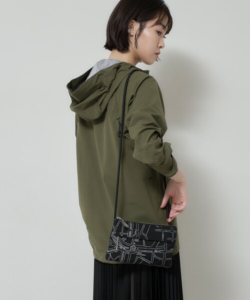 HIROKO HAYASHI(ヒロコハヤシ)の「COMODA(コモダ)サコッシュ(ショルダーバッグ・レディース・ブラック系/ベージュ系4・00)」の3枚目の写真