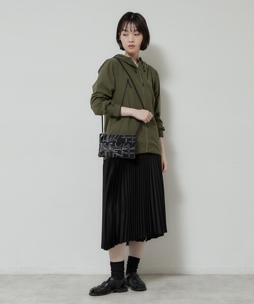 HIROKO HAYASHI(ヒロコハヤシ)の「COMODA(コモダ)サコッシュ(ショルダーバッグ・レディース・ブラック系/ベージュ系4・00)」の5枚目の写真