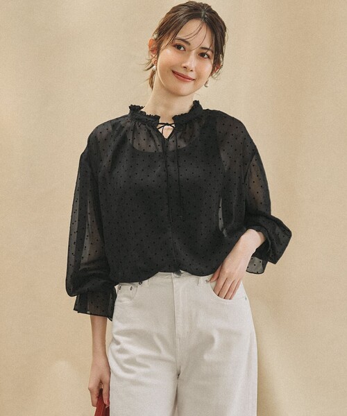23区(ニジュウサンク)の「フロッキードット ブラウス(シャツ/ブラウス・レディース・ブラック系/ダークブラウン系/ベージュ系・38)」の1枚目の写真