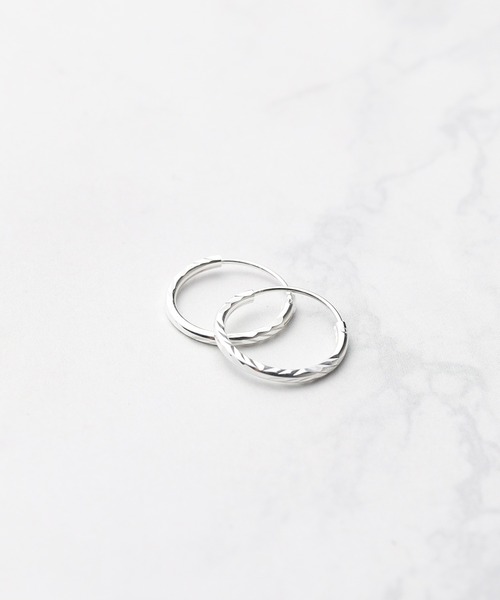 Chick(チック)の「【es】SILVER925 12mmツイストフープピアス(ピアス(両耳用)・レディース・シルバー・FREE)」の1枚目の写真
