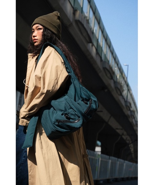 OFFWINTER(オフウィンター)の「【OFFWINTER】ワッシャー 2WAY Hobo ショルダーバッグ(S)(ショルダーバッグ・メンズ・ダークカーキ/ブルー/グリーン・SMALL)」の2枚目の写真