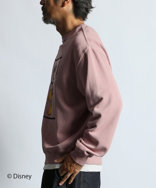 The DUFFER of ST.GEORGE（ザダファーオブセントジョージ）の「【WEB限定アイテム】＜Mickey Mouse＞ CREW SWEAT：<ミッキーマウス> クルースウェット（スウェット・メンズ・チャコールグレー/ピンク・X-LARGE/LARGE/MEDIUM/SMALL）」の13枚目の写真