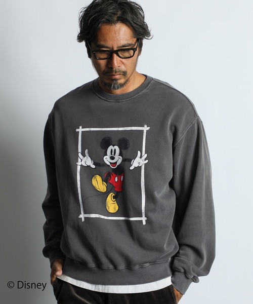 The DUFFER of ST.GEORGE（ザダファーオブセントジョージ）の「【WEB限定アイテム】＜Mickey Mouse＞ CREW SWEAT：<ミッキーマウス> クルースウェット（スウェット・メンズ・チャコールグレー/ピンク・X-LARGE/LARGE/MEDIUM/SMALL）」の9枚目の写真