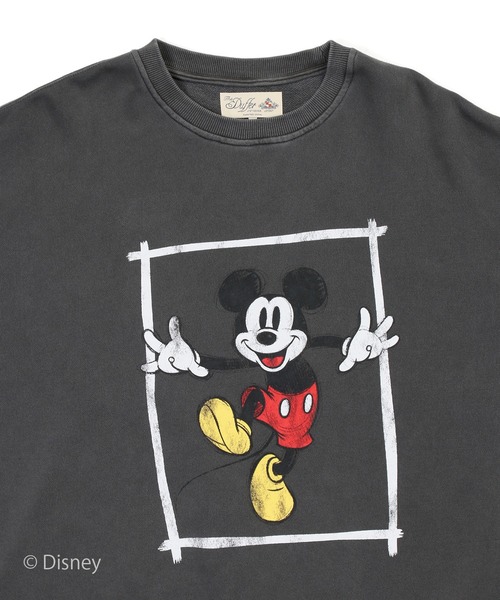 The DUFFER of ST.GEORGE（ザダファーオブセントジョージ）の「【WEB限定アイテム】＜Mickey Mouse＞ CREW SWEAT：<ミッキーマウス> クルースウェット（スウェット・メンズ・チャコールグレー/ピンク・X-LARGE/LARGE/MEDIUM/SMALL）」の5枚目の写真