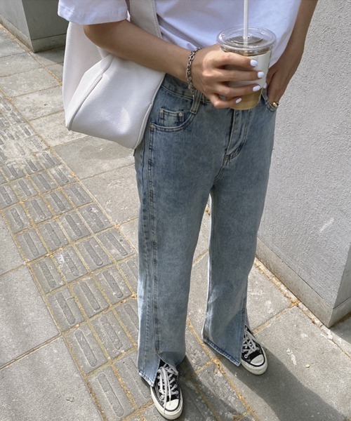 LUCPY(ラクピー)の「サイドスリットストレートワイドデニムパンツ(デニムパンツ・レディース・ブルー・X-LARGE/LARGE/MEDIUM/SMALL)」の3枚目の写真