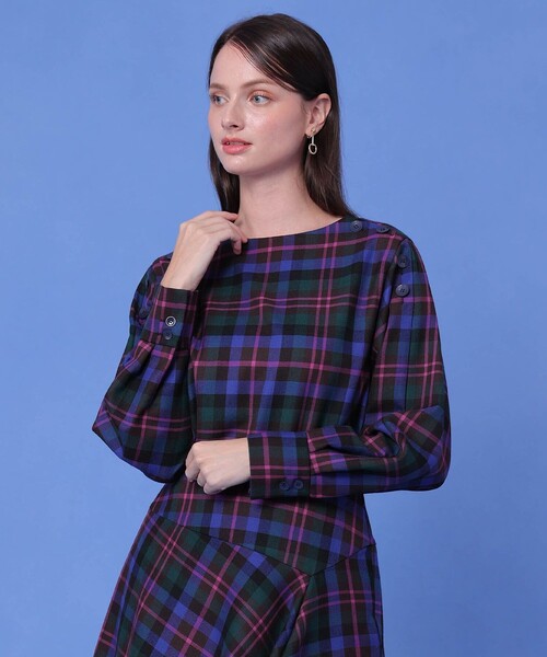 ANAYI(アナイ)の「ウールチェックボートネック ブラウス〈セットアップ対応商品〉(シャツ/ブラウス・レディース・ブルー系その他・38)」の2枚目の写真