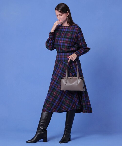 ANAYI(アナイ)の「ウールチェックボートネック ブラウス〈セットアップ対応商品〉(シャツ/ブラウス・レディース・ブルー系その他・38)」の10枚目の写真