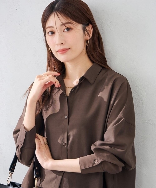 a.v.v(アーヴェヴェ)の「セミシアーシャツ【接触冷感/洗える/イージーケア】(シャツ/ブラウス・レディース・オレンジ/ブラウン・40/38)」の2枚目の写真