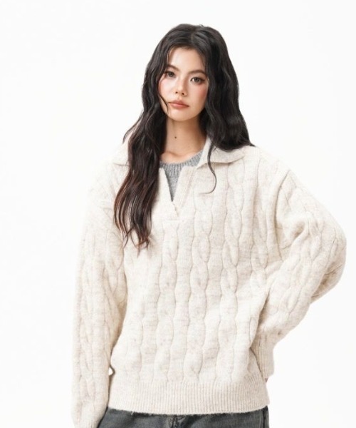 SHERU(シェル)の「ケーブル編みスキッパーカラーオーバーサイズニット(ニット/セーター・レディース・ブラック/グレー/アイボリー・M)」の11枚目の写真