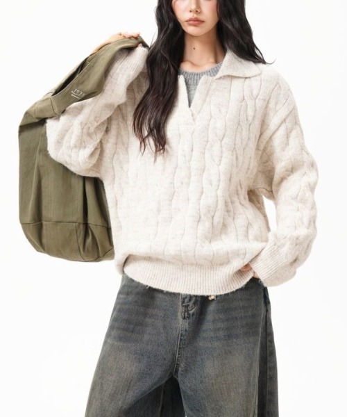 SHERU(シェル)の「ケーブル編みスキッパーカラーオーバーサイズニット(ニット/セーター・レディース・ブラック/グレー/アイボリー・M)」の12枚目の写真