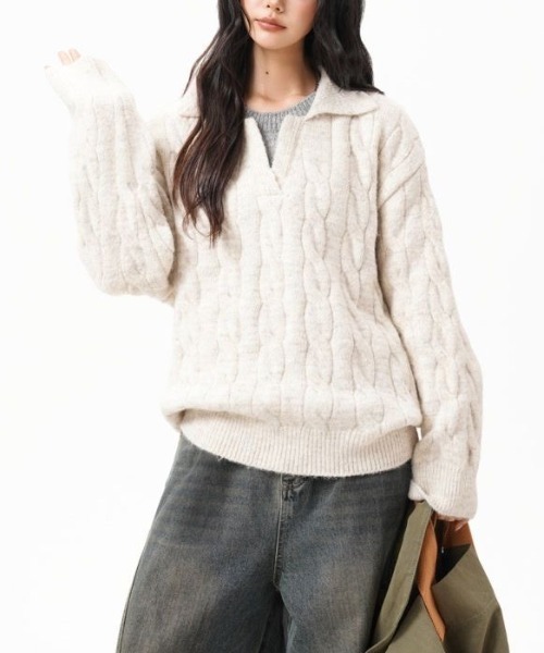 SHERU(シェル)の「ケーブル編みスキッパーカラーオーバーサイズニット(ニット/セーター・レディース・ブラック/グレー/アイボリー・M)」の13枚目の写真