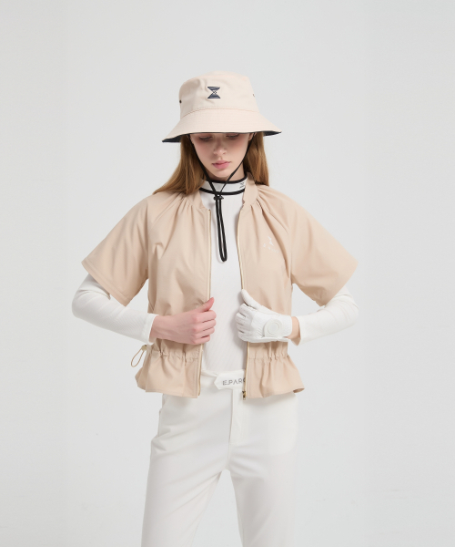 E.PARCA(イパルカ)の「フローレンス ウィンドジャケット(ナイロンジャケット・レディース・ベージュ・MEDIUM/LARGE/SMALL)」の4枚目の写真