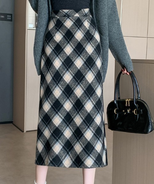 LUCPY（ラクピー）の「チェック柄 ハイウエストロングスカート（スカート・レディース・ベージュ/レッド/ブラック・MEDIUM/SMALL/X-LARGE/LARGE）」の4枚目の写真