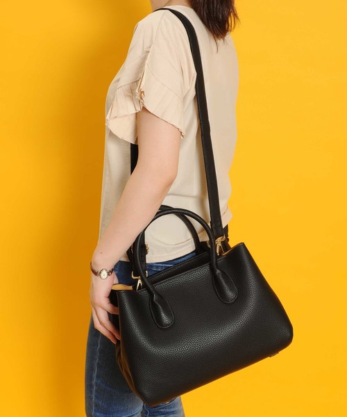 PLAIN CLOTHING(プレーンクロージング)の「【片瀬那奈さん着用】ミドルハンドバッグ/ショルダーバッグ【PALIN CLOTHING】(ハンドバッグ・レディース・ブラック/レッド/ブラウン/ネイビー・FREE)」の1枚目の写真