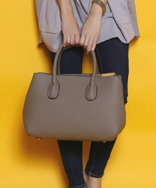 PLAIN CLOTHING(プレーンクロージング)の「【片瀬那奈さん着用】ミドルハンドバッグ/ショルダーバッグ【PALIN CLOTHING】(ハンドバッグ・レディース・ブラック/レッド/ブラウン/ネイビー・FREE)」の18枚目の写真