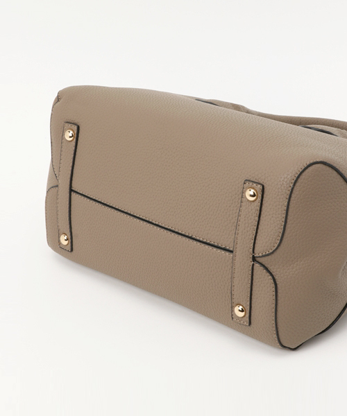 PLAIN CLOTHING(プレーンクロージング)の「【片瀬那奈さん着用】ミドルハンドバッグ/ショルダーバッグ【PALIN CLOTHING】(ハンドバッグ・レディース・ブラック/レッド/ブラウン/ネイビー・FREE)」の7枚目の写真