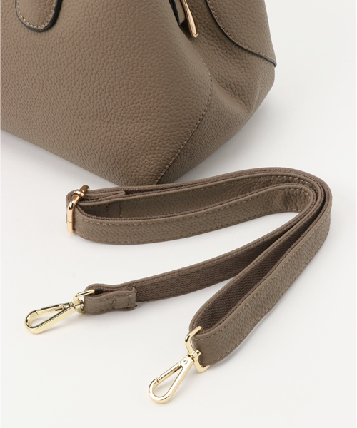 PLAIN CLOTHING(プレーンクロージング)の「【片瀬那奈さん着用】ミドルハンドバッグ/ショルダーバッグ【PALIN CLOTHING】(ハンドバッグ・レディース・ブラック/レッド/ブラウン/ネイビー・FREE)」の9枚目の写真