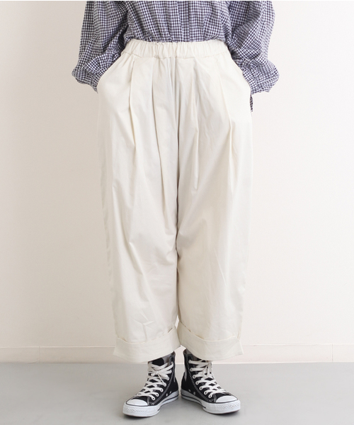 MERLOT（メルロー）の「裾ダブルタックワイドパンツ2224（その他パンツ・レディース・ベージュ/ネイビー/グリーン/ライトブルー/オフホワイト/ベージュ系その他/カーキ・FREE）」の2枚目の写真