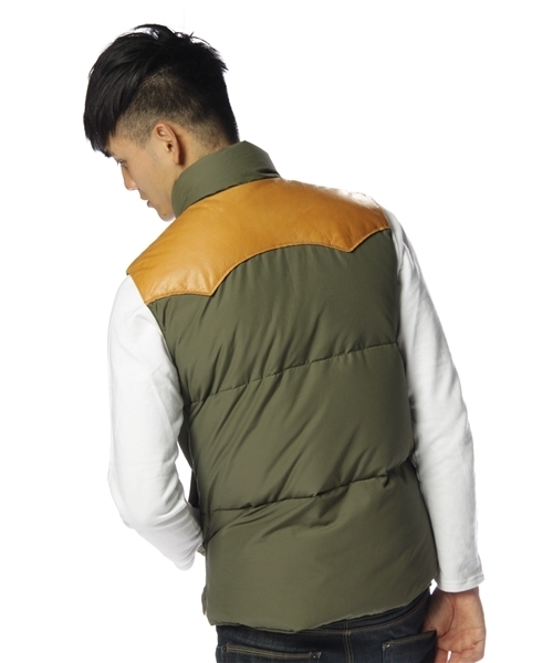 green label relaxing（グリーンレーベルリラクシング）の「C/N LEATHER COMBI ダウンベスト（ダウンベスト・メンズ・オレンジ/オリーブ/ブラック・SMALL/MEDIUM/LARGE）」の5枚目の写真