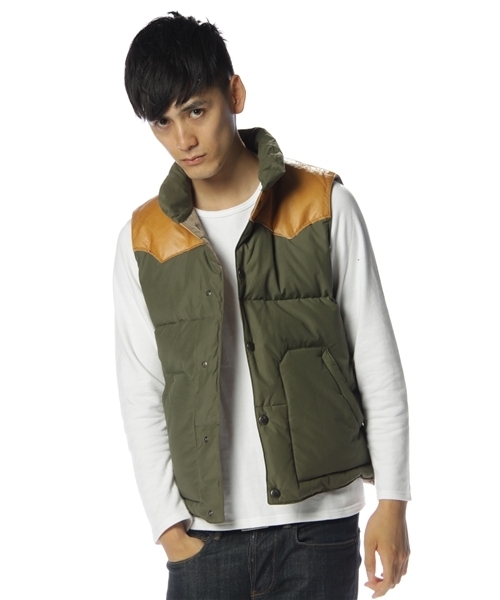 green label relaxing（グリーンレーベルリラクシング）の「C/N LEATHER COMBI ダウンベスト（ダウンベスト・メンズ・オレンジ/オリーブ/ブラック・SMALL/MEDIUM/LARGE）」の6枚目の写真