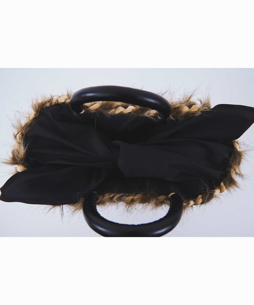 STUDIOUS（ステュディオス）の「【LAUGOA】フェイクファー編み込みメイズバッグ　Charme　0174-40001   （かごバッグ・レディース・ブラウン/グレー/ベージュ・FREE）」の6枚目の写真
