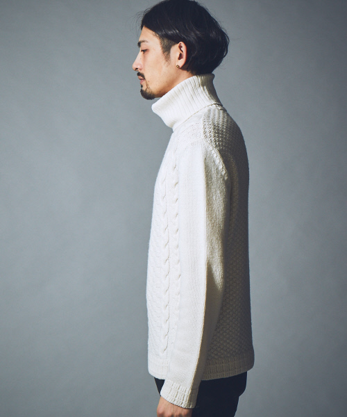 5351 POUR LES HOMMES（ゴーサンゴーイチプールオム）の「リンクスジャガードタートルネックニット（ニット/セーター・メンズ・ワインレッド/グレー/カーキ/ホワイト/ブラック・46/48/44）」の7枚目の写真