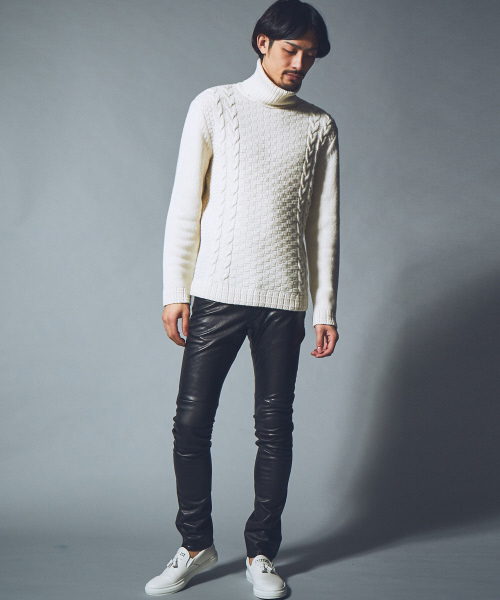 5351 POUR LES HOMMES（ゴーサンゴーイチプールオム）の「リンクスジャガードタートルネックニット（ニット/セーター・メンズ・ワインレッド/グレー/カーキ/ホワイト/ブラック・46/48/44）」の16枚目の写真