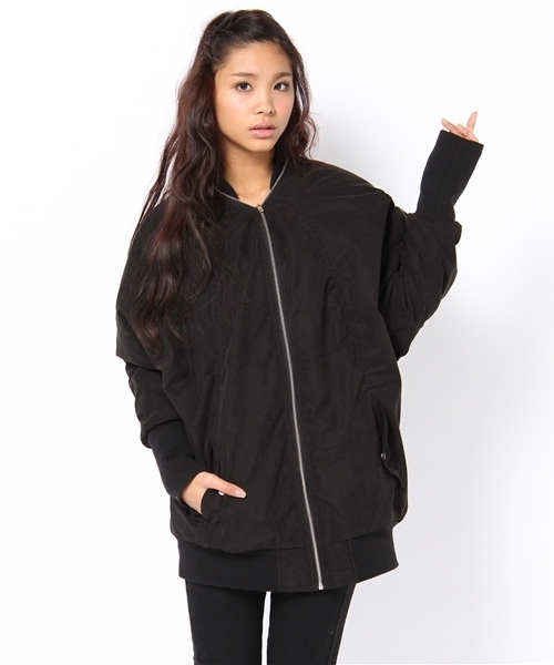 WHO'S WHO gallery（フーズフーギャラリー）の「ロングドルマンＭＡ－１（ブルゾン・レディース・グレー/ブラック/ネイビー・FREE）」の2枚目の写真