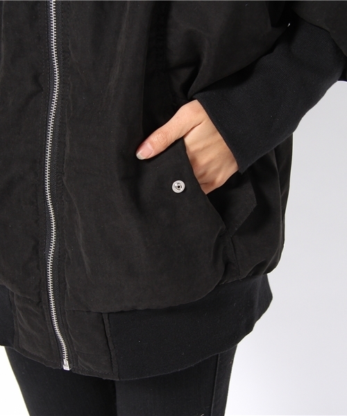 WHO'S WHO gallery（フーズフーギャラリー）の「ロングドルマンＭＡ－１（ブルゾン・レディース・グレー/ブラック/ネイビー・FREE）」の8枚目の写真