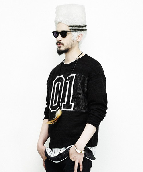 Iroquois(イロコイ)の「'Episode no.,' JACQUARD NUMBERING KNIT(ニット/セーター)」|ブラック×ホワイト