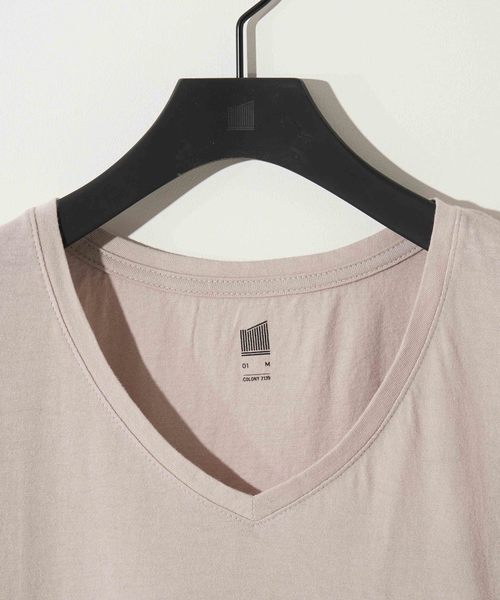 COLONY 2139(コロニートゥーワンスリーナイン)の「VネックベーシックTシャツ(Tシャツ/カットソー・レディース・ホワイト/ブラック/ベージュ/ネイビー/カーキ・SMALL/MEDIUM/LARGE)」の8枚目の写真