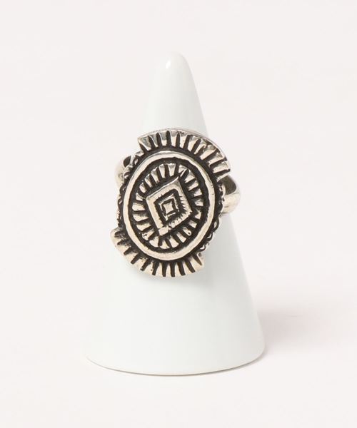 チャイハネ（チャイハネ）の「【チャイハネ】コンチョ風ネイティブモチーフリング（リング・レディース・ゴールド系その他3/シルバー系その他3/シルバー系その他/シルバー系その他2/シルバー系その他4/シルバー系その他5/シルバー系その他6/ゴールド系その他/ゴールド系その他2/ゴールド系その他4/ゴールド系その他5/ゴールド系その他6・FREE）」の2枚目の写真