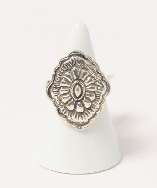 チャイハネ（チャイハネ）の「【チャイハネ】コンチョ風ネイティブモチーフリング（リング・レディース・ゴールド系その他3/シルバー系その他3/シルバー系その他/シルバー系その他2/シルバー系その他4/シルバー系その他5/シルバー系その他6/ゴールド系その他/ゴールド系その他2/ゴールド系その他4/ゴールド系その他5/ゴールド系その他6・FREE）」の4枚目の写真