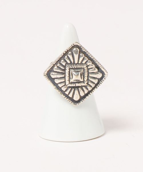 チャイハネ（チャイハネ）の「【チャイハネ】コンチョ風ネイティブモチーフリング（リング・レディース・ゴールド系その他3/シルバー系その他3/シルバー系その他/シルバー系その他2/シルバー系その他4/シルバー系その他5/シルバー系その他6/ゴールド系その他/ゴールド系その他2/ゴールド系その他4/ゴールド系その他5/ゴールド系その他6・FREE）」の6枚目の写真